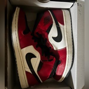 jordan 1 mid chicago toe